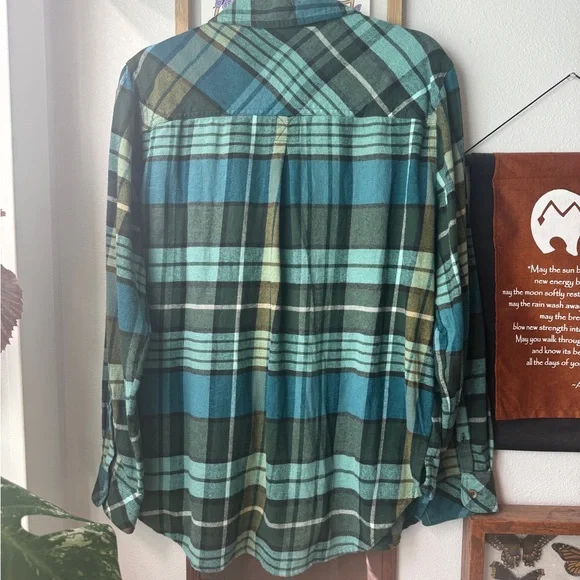 SO Flannel Plaid Button-Up Shirt in Blue and Green - Picture 5 of 5